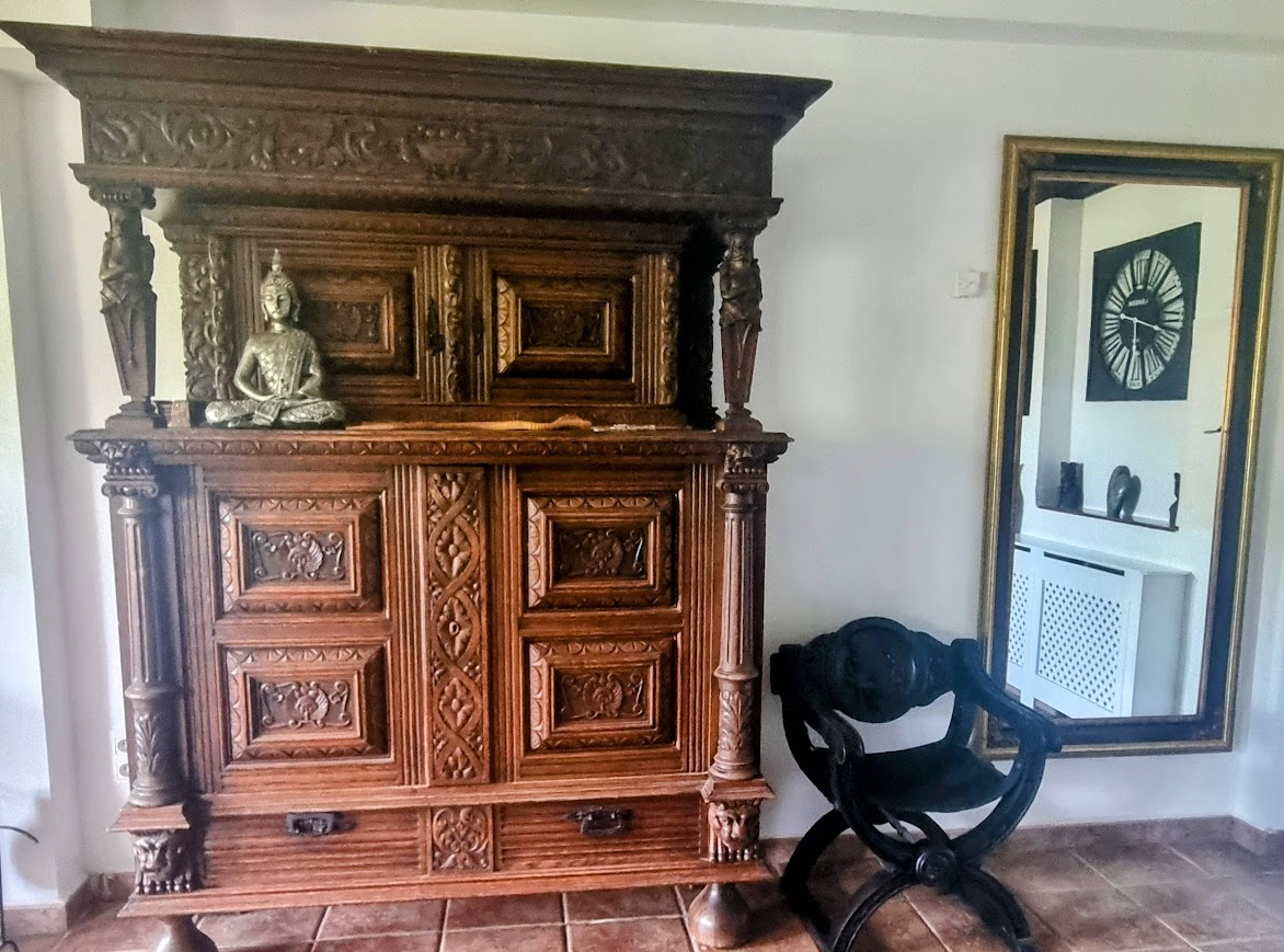 Dresser