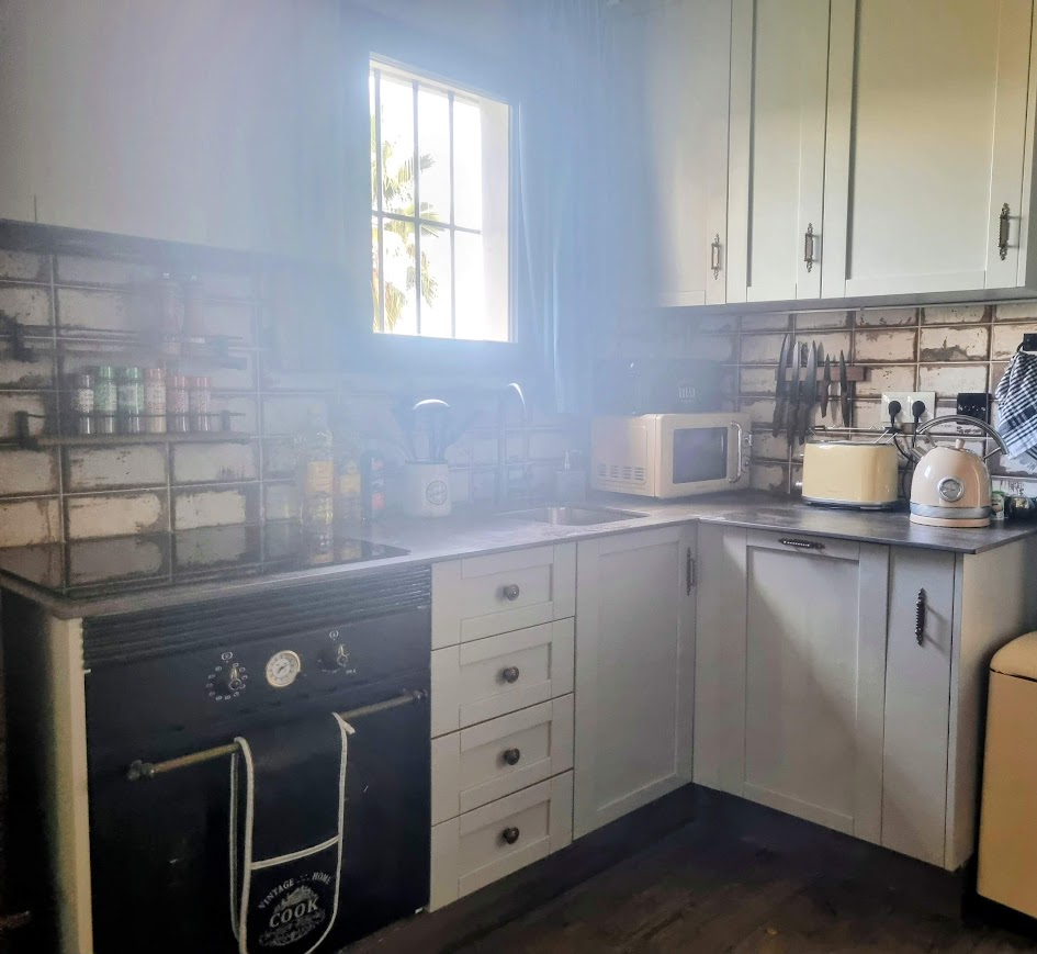 Panoramic Kitchenette