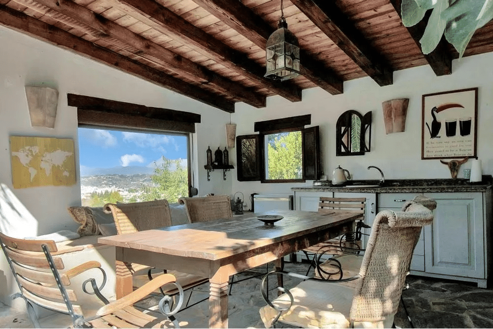 Pool kitchen