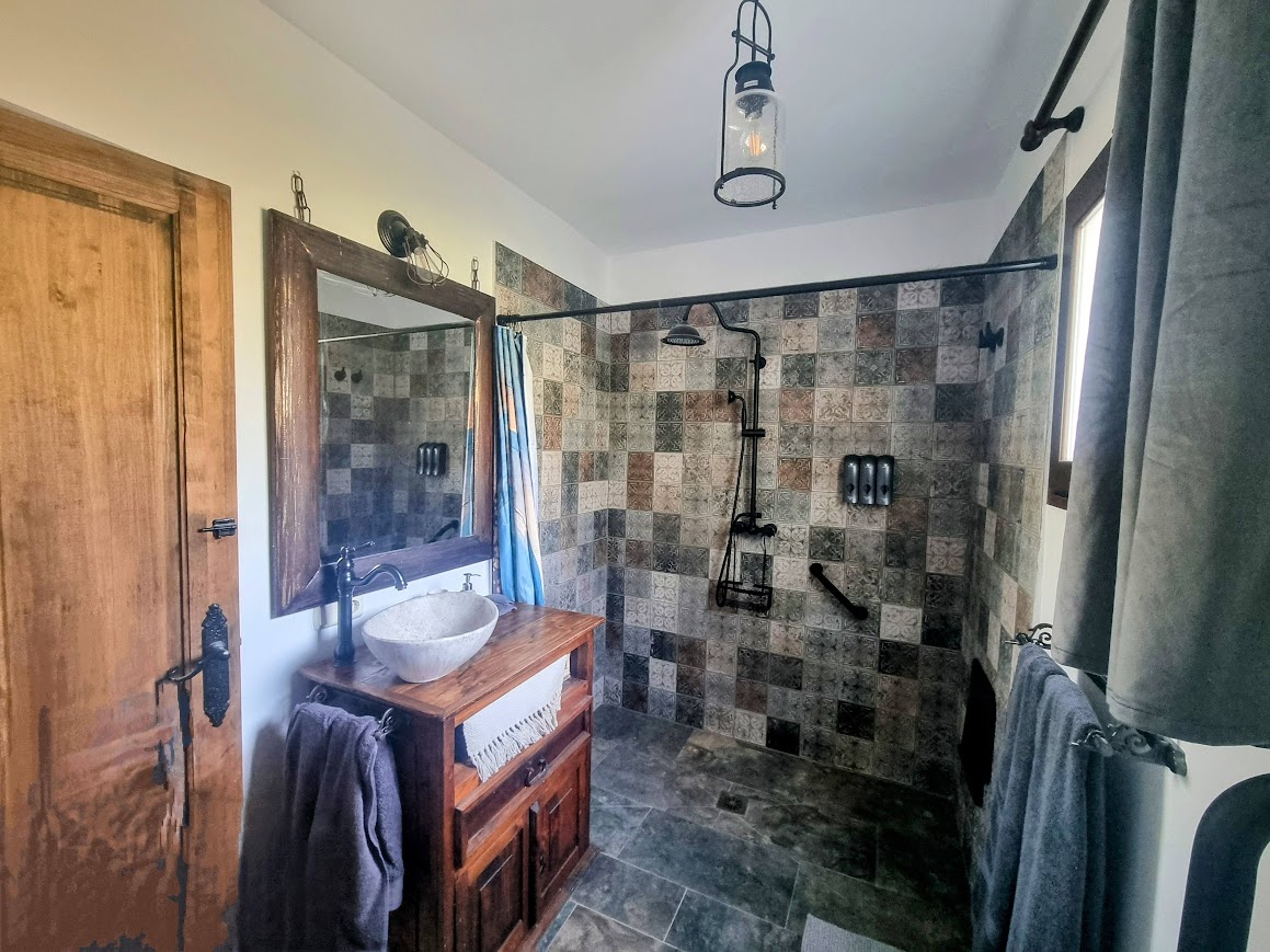 Washington Palms Front Bathroom